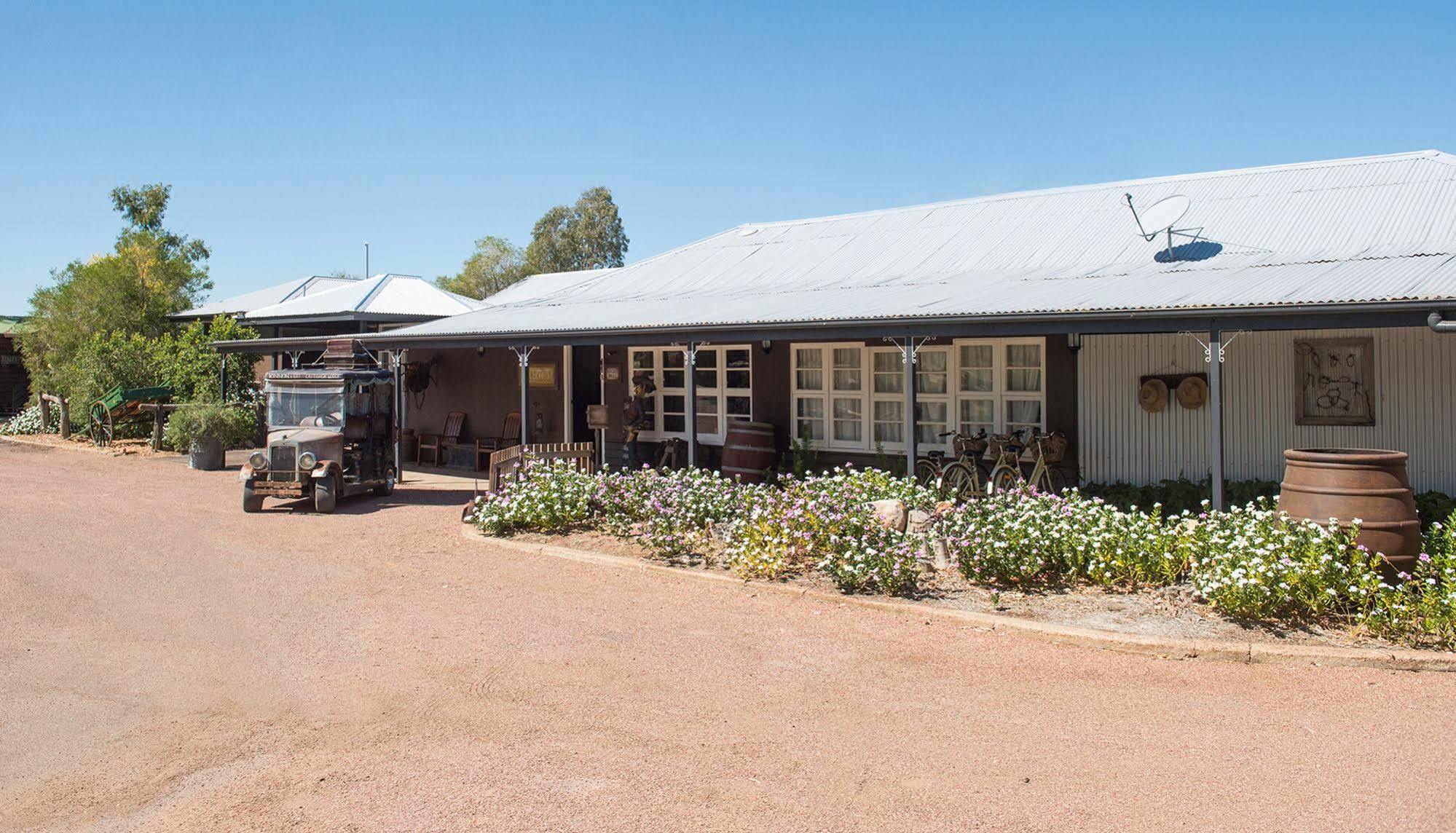 Saltbush Retreat Villa Longreach Exteriör bild